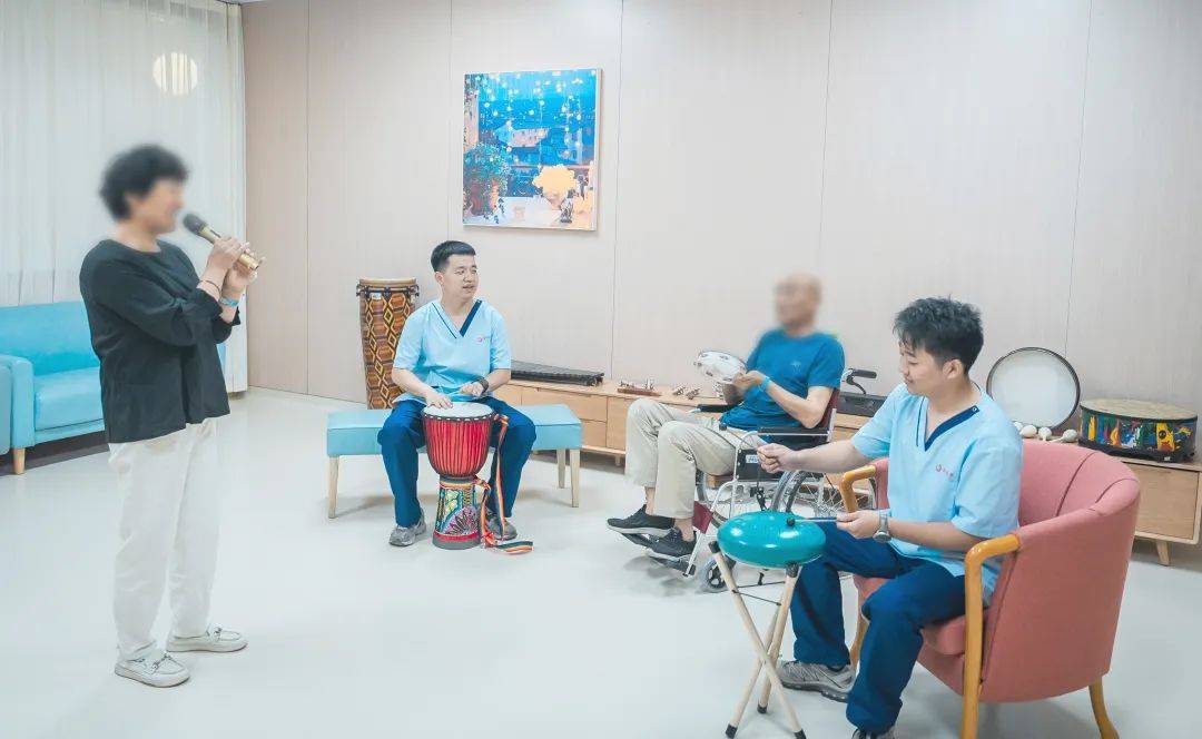 没错！我们开始“卷”养老院了